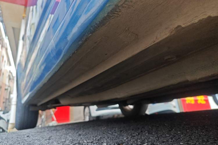 Used Chevrolet Aveo Sonic 2014 Sedan 1.4SL AT Stylish Sunroof Edition Right Side Sill