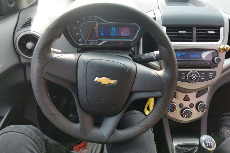 Used Chevrolet Aveo Sonic 2014 Sedan 1.4SL MT Comfort Edition Steering Wheel