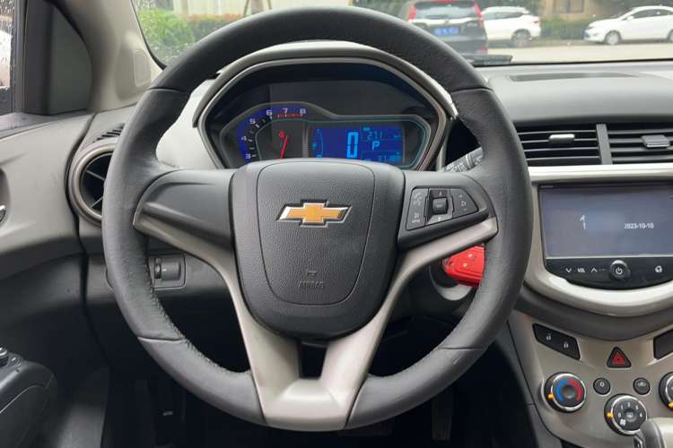 Used Chevrolet Aveo Sonic 2014 Hatchback 1.6 SX AT Fashion Edition Steering Wheel