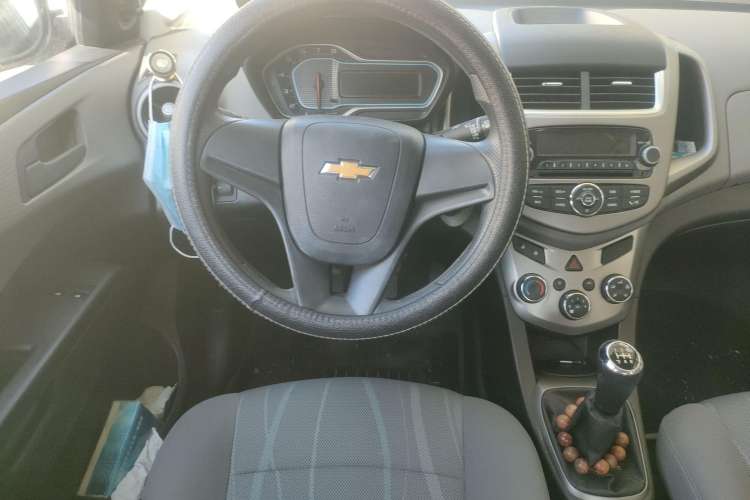 Used Chevrolet Aveo Sonic 2014 Sedan 1.4SL MT Comfort Edition Steering Wheel