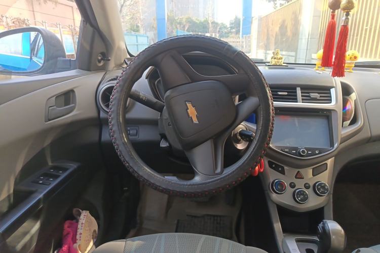Used Chevrolet Aveo Sonic 2014 Sedan 1.4SL AT Stylish Sunroof Edition Steering Wheel