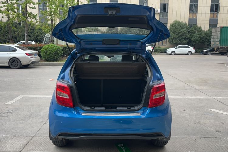 Used Chevrolet Aveo Sonic 2014 Hatchback 1.6 SX AT Fashion Edition Trunk