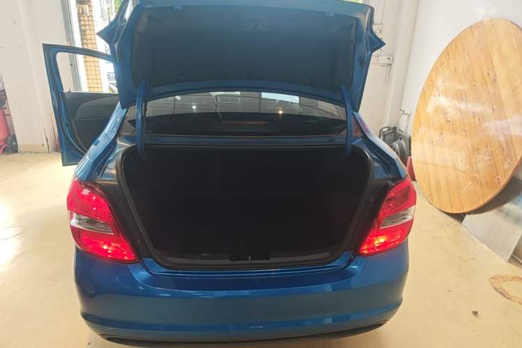 Used Chevrolet Aveo Sonic 2014 Sedan 1.4SL AT Fashion Edition Trunk