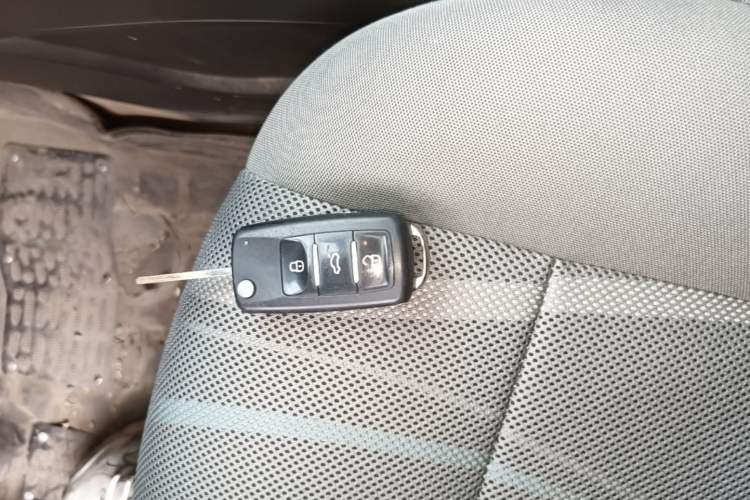 Used Chevrolet Aveo Sonic 2014 Sedan 1.4SE MT LeYou Edition Vehicle Key