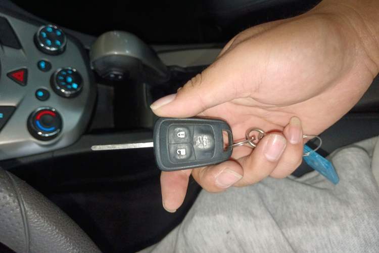Used Chevrolet Aveo Sonic 2014 Sedan 1.4SL AT Fashion Edition Vehicle Key