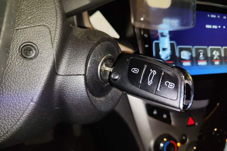 Used Chevrolet Aveo Sonic 2014 Sedan 1.4SL AT Fashion Edition Vehicle Key