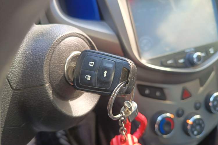 Used Chevrolet Aveo Sonic 2014 Sedan 1.4SL AT Stylish Sunroof Edition Vehicle Key