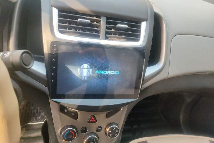 Used Chevrolet Aveo Sonic 2014 Sedan 1.4SL AT Stylish Sunroof Edition Audio And AC Panel