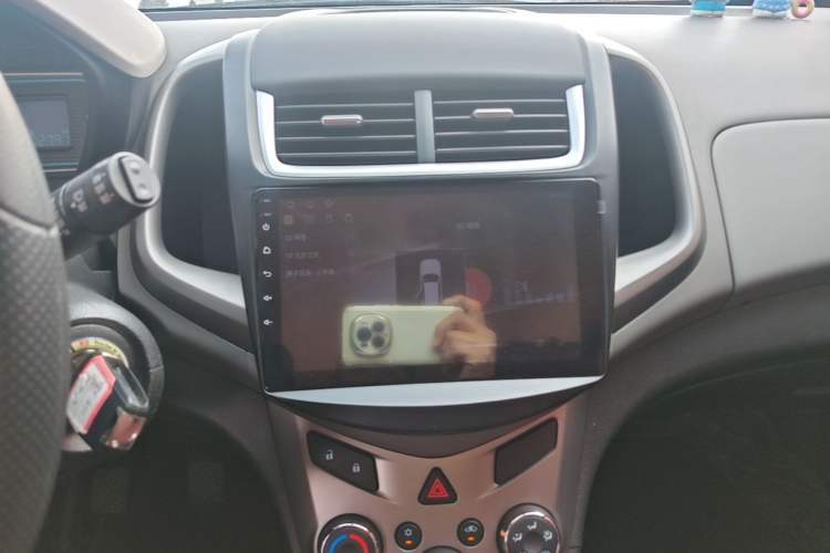 Used Chevrolet Aveo Sonic 2014 Hatchback 1.4SL MT Comfort Edition Audio And AC Panel