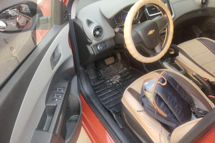 Used Chevrolet Aveo Sonic 2014 Sedan 1.4SL AT Stylish Sunroof Edition Driver Seat