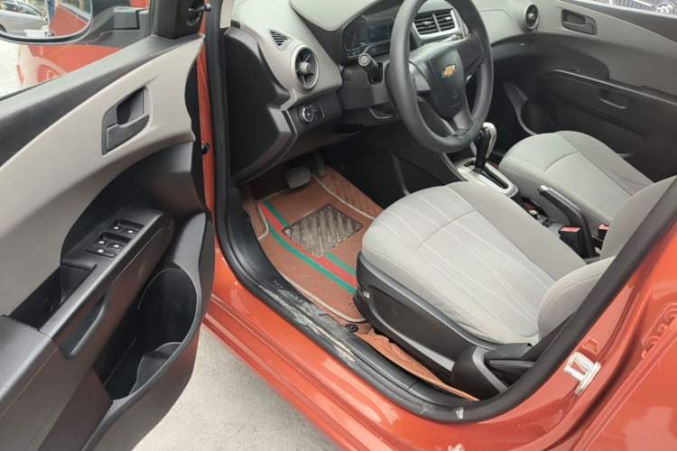 Used Chevrolet Aveo Sonic 2014 Sedan 1.4SL AT Fashion Edition Driver Seat