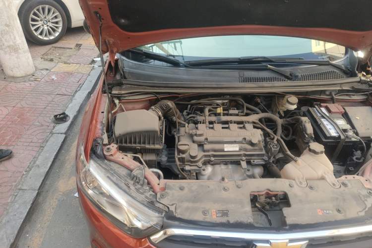 Used Chevrolet Aveo Sonic 2014 Sedan 1.4SL AT Stylish Sunroof Edition Engine Bay Right