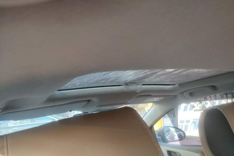 Used Chevrolet Aveo Sonic 2014 Sedan 1.4SL AT Stylish Sunroof Edition Headliner