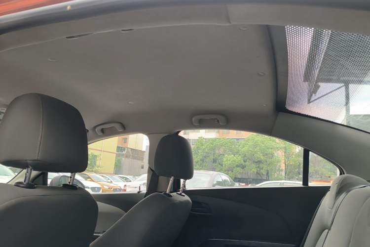 Used Chevrolet Aveo Sonic 2014 Sedan 1.4SL AT Fashion Edition Headliner
