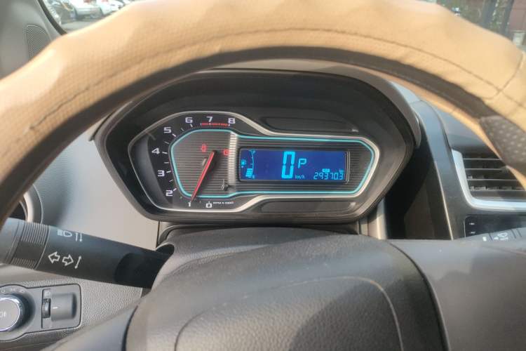 Used Chevrolet Aveo Sonic 2014 Sedan 1.4SL AT Stylish Sunroof Edition Instrument Cluster