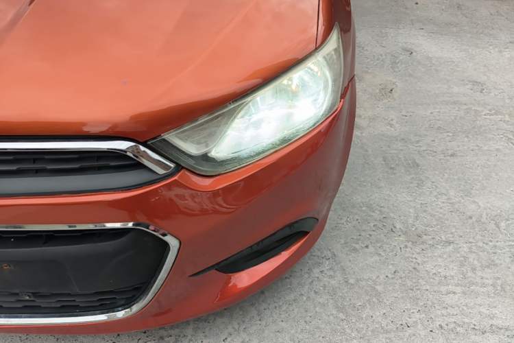 Used Chevrolet Aveo Sonic 2014 Sedan 1.4SL AT Fashion Edition Left Front Headlight