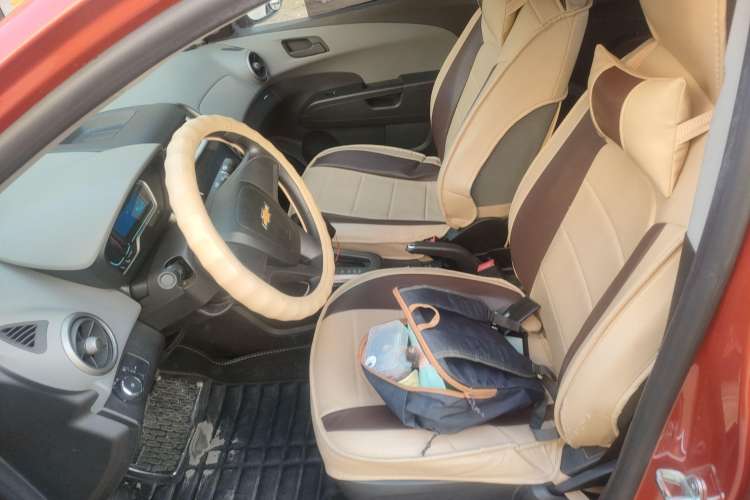 Used Chevrolet Aveo Sonic 2014 Sedan 1.4SL AT Stylish Sunroof Edition Left Front Seat