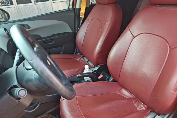 Used Chevrolet Aveo Sonic 2014 Hatchback 1.4SL MT Comfort Edition Left Front Seat