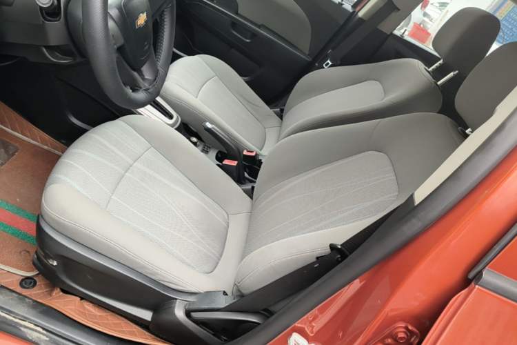 Used Chevrolet Aveo Sonic 2014 Sedan 1.4SL AT Fashion Edition Left Front Seat