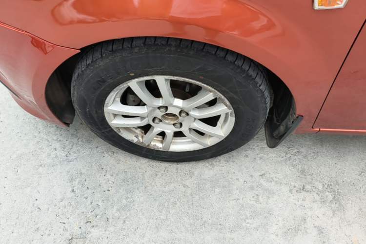 Used Chevrolet Aveo Sonic 2014 Sedan 1.4SL AT Fashion Edition Left Front Wheel Hub