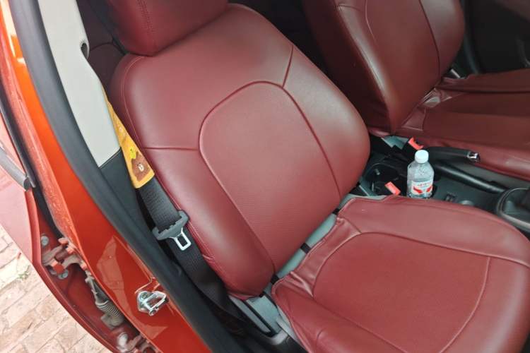 Used Chevrolet Aveo Sonic 2014 Hatchback 1.4SL MT Comfort Edition Right Front Seat