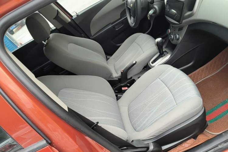 Used Chevrolet Aveo Sonic 2014 Sedan 1.4SL AT Fashion Edition Right Front Seat