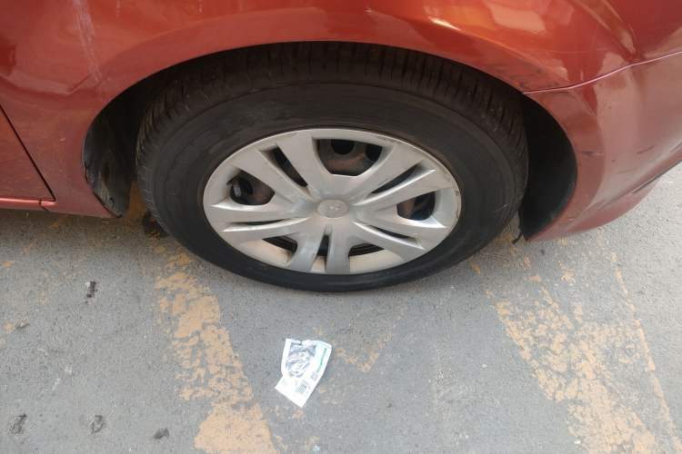 Used Chevrolet Aveo Sonic 2014 Sedan 1.4SL AT Stylish Sunroof Edition Right Front Wheel Hub