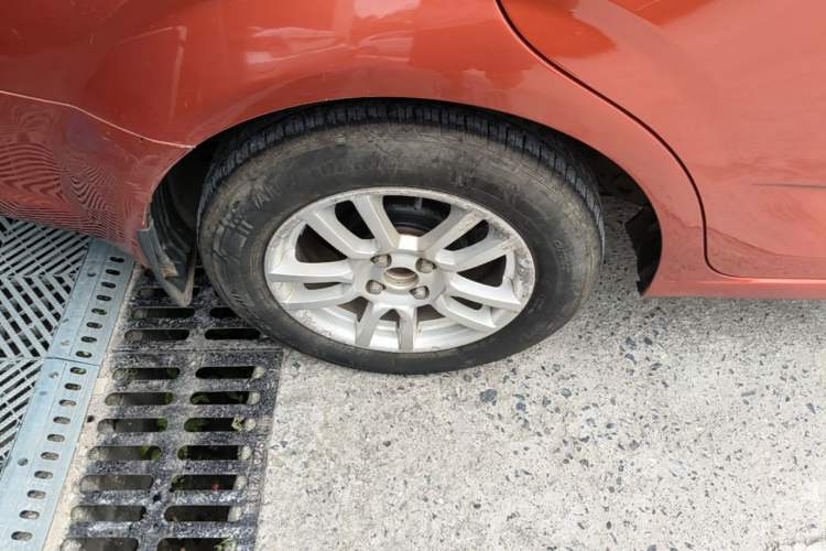 Used Chevrolet Aveo Sonic 2014 Sedan 1.4SL AT Fashion Edition Right Rear Wheel Hub