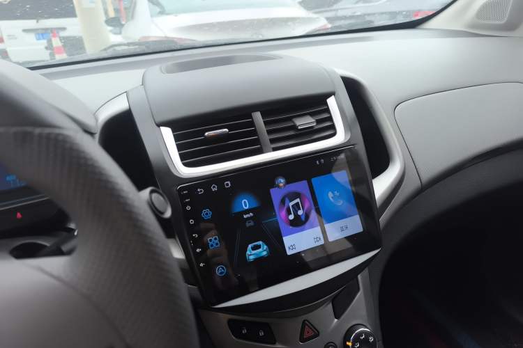 Used Chevrolet Aveo Sonic 2014 Sedan 1.4SL AT Fashion Edition Audio And AC Panel