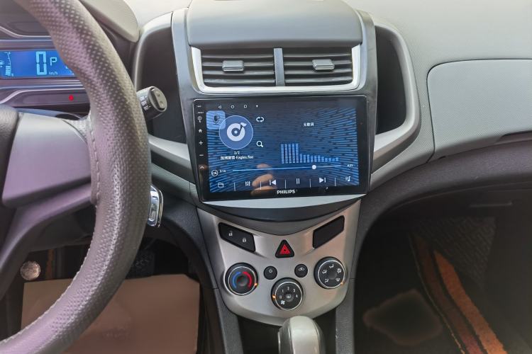 Used Chevrolet Aveo Sonic 2014 Hatchback 1.4SL AT Fashion Edition Audio And AC Panel