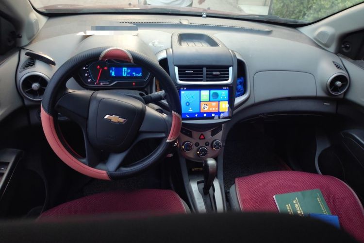 Used Chevrolet Aveo Sonic 2014 Sedan 1.4SL AT Stylish Sunroof Edition Center Console