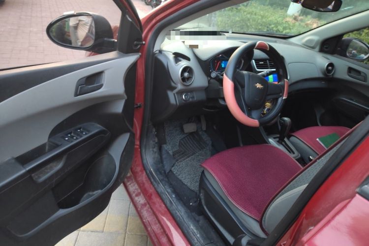 Used Chevrolet Aveo Sonic 2014 Sedan 1.4SL AT Stylish Sunroof Edition Driver Seat