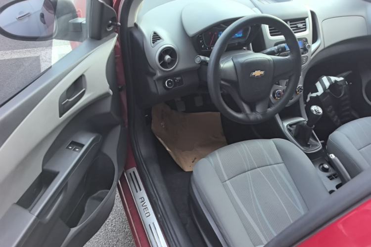 Used Chevrolet Aveo Sonic 2014 Sedan 1.4SL MT Comfort Edition Driver Seat