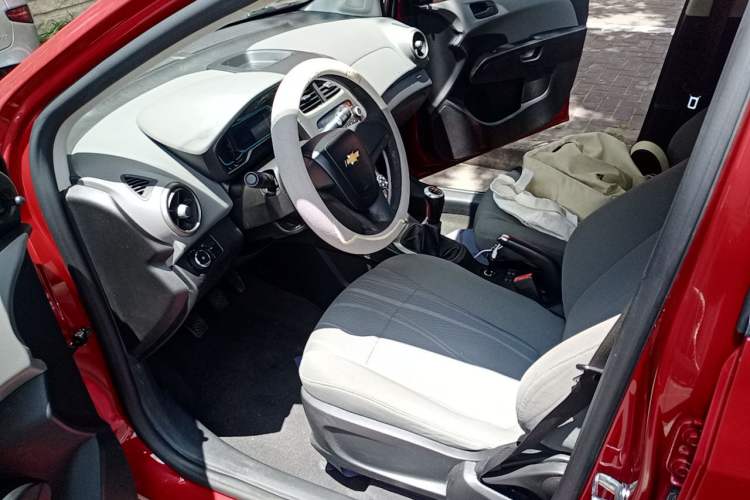 Used Chevrolet Aveo Sonic 2014 Sedan 1.4SL MT Comfort Edition Driver Seat