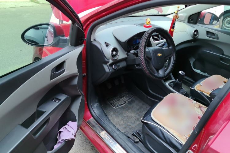 Used Chevrolet Aveo Sonic 2014 Sedan 1.4SL MT Comfort Edition Driver Seat