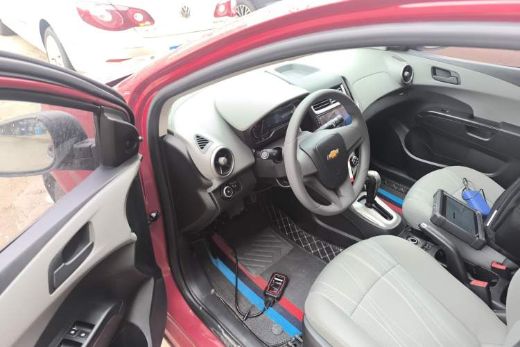Used Chevrolet Aveo Sonic 2014 Sedan 1.4SL AT Fashion Edition Driver Seat
