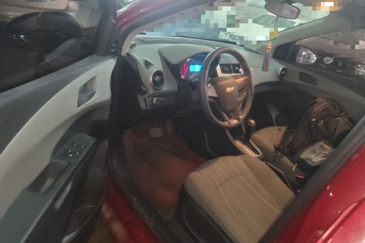 Used Chevrolet Aveo Sonic 2014 Sedan 1.4SL AT Fashion Edition Driver Seat