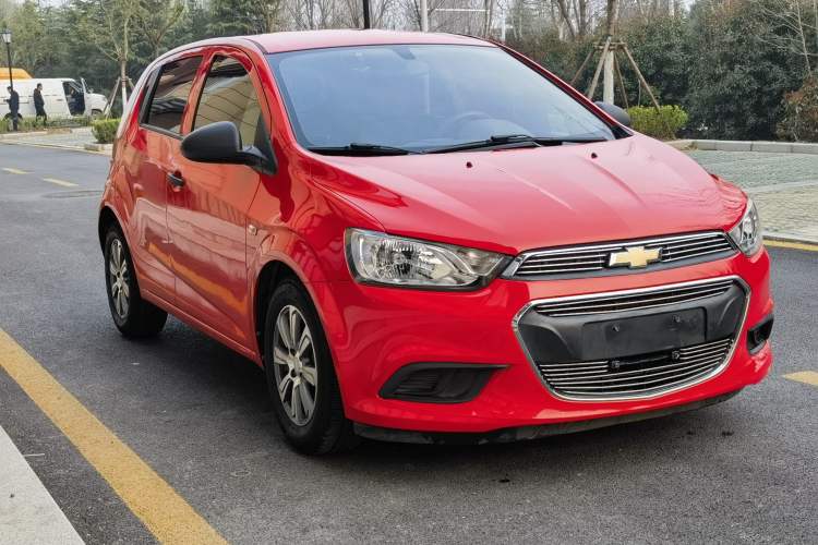 Used Chevrolet Aveo Sonic 2014 Hatchback 1.4SL AT Fashion Edition Exterior 2