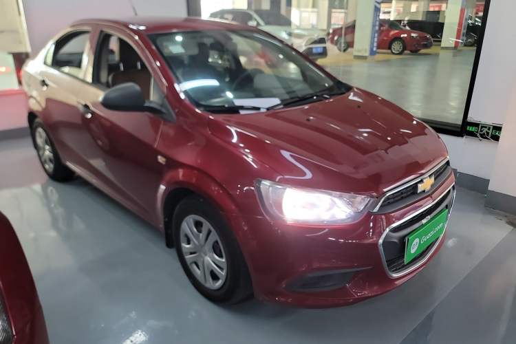Used Chevrolet Aveo Sonic 2014 Sedan 1.4 SL MT Comfort Edition Exterior 2