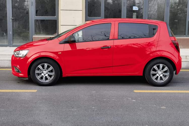 Used Chevrolet Aveo Sonic 2014 Hatchback 1.4SL AT Fashion Edition Exterior 3