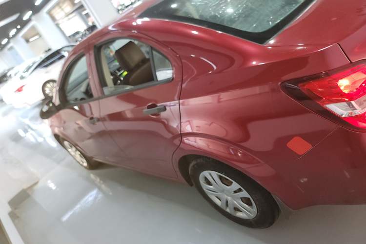 Used Chevrolet Aveo Sonic 2014 Sedan 1.4 SL MT Comfort Edition Exterior 3