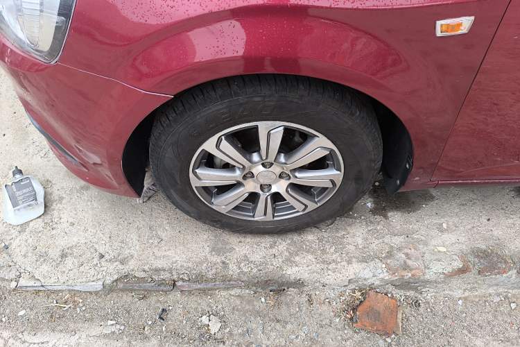 Used Chevrolet Aveo Sonic 2014 Sedan 1.4SL AT Fashion Edition Exterior 4