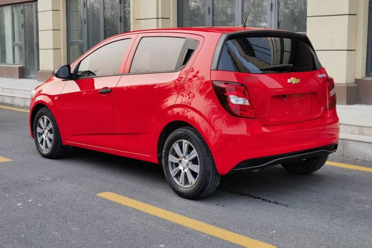 Used Chevrolet Aveo Sonic 2014 Hatchback 1.4SL AT Fashion Edition Exterior 5