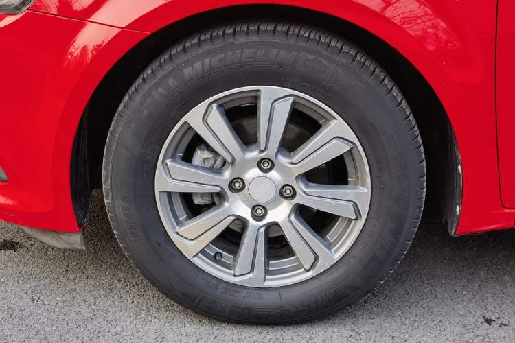 Used Chevrolet Aveo Sonic 2014 Hatchback 1.4SL AT Fashion Edition Exterior 8