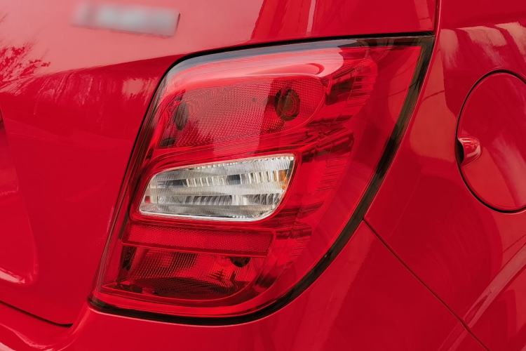 Used Chevrolet Aveo Sonic 2014 Hatchback 1.4SL AT Fashion Edition Exterior 9