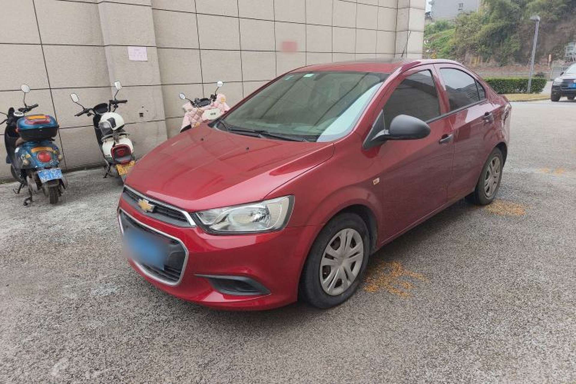 Used Chevrolet Aveo Sonic 2014 Sedan 1.4SL AT Stylish Sunroof Edition Front Left 45 Deg