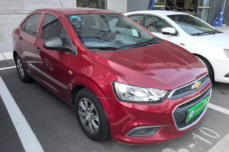 Used Chevrolet Aveo Sonic 2014 Sedan 1.4SL MT Comfort Edition Front Right 45 Deg