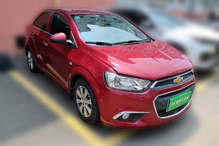 Used Chevrolet Aveo Sonic 2014 Sedan 1.4SL MT Comfort Edition Front Right 45 Deg