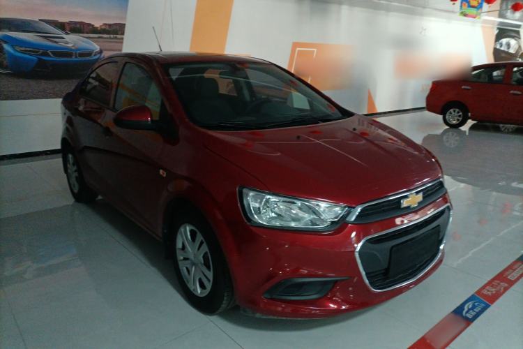 Used Chevrolet Aveo Sonic 2014 Sedan 1.4SL AT Stylish Sunroof Edition Front Right 45 Deg