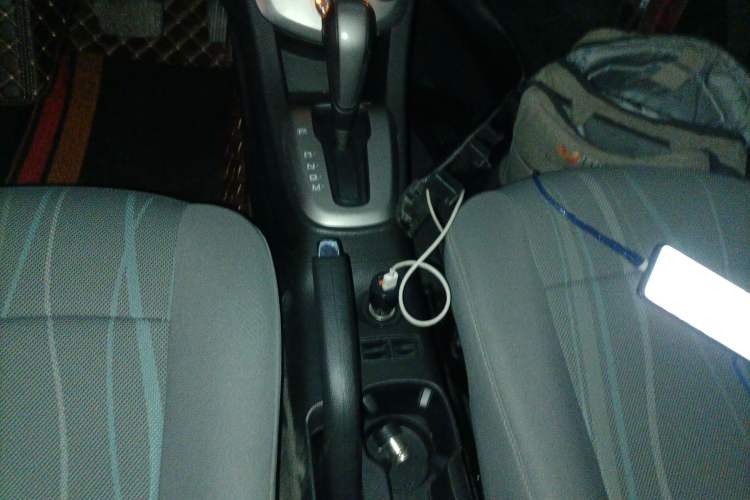Used Chevrolet Aveo Sonic 2014 Sedan 1.4SL AT Stylish Sunroof Edition Gear Lever